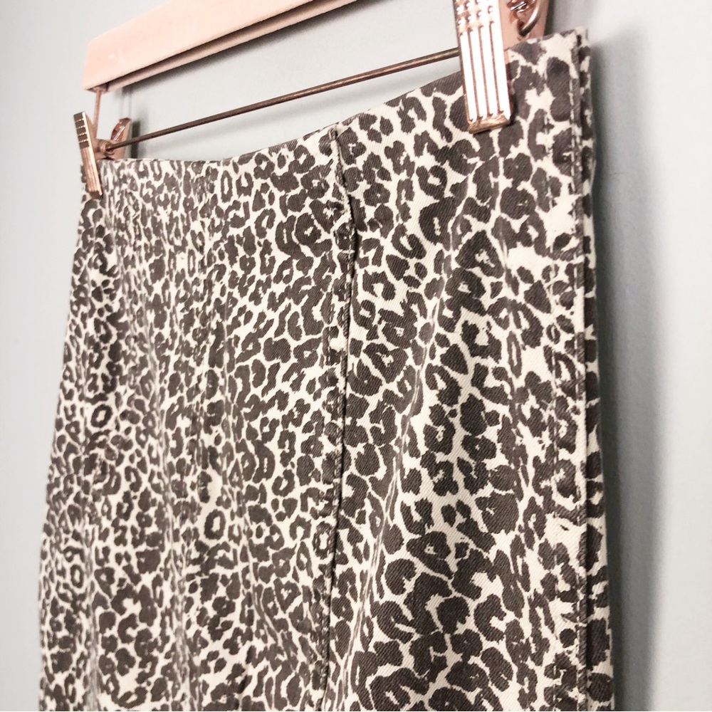 FREE PEOPLE | Modern Femme Animal Print Denim Mini Skirt Leopard Women’s Size 2 - Picture 3 of 9